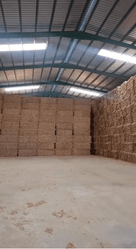 wheat and oat straw Features GMO-Free Packaging Size > 25 kg - Oak & Willow Garden Ltd - United Kingdom