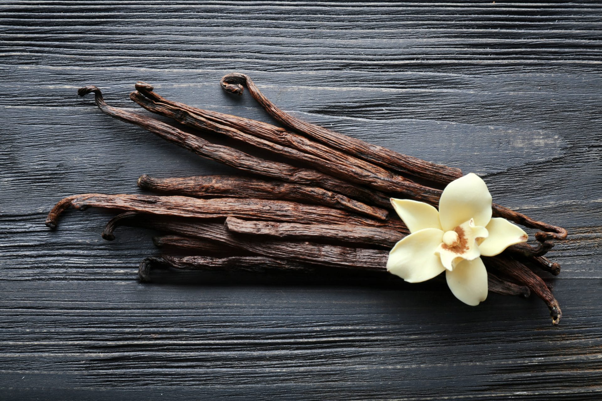 shutterstock_1013001295 Vanilla Beans The Liquid Gold Facing Climate Crisis and Market Turbulence